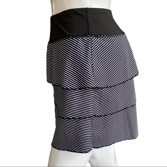 Kyodan Black & White Striped Tennis, Golf, Pickle Ball Skirt, Skort. Size Medium - Picture 2 of 6
